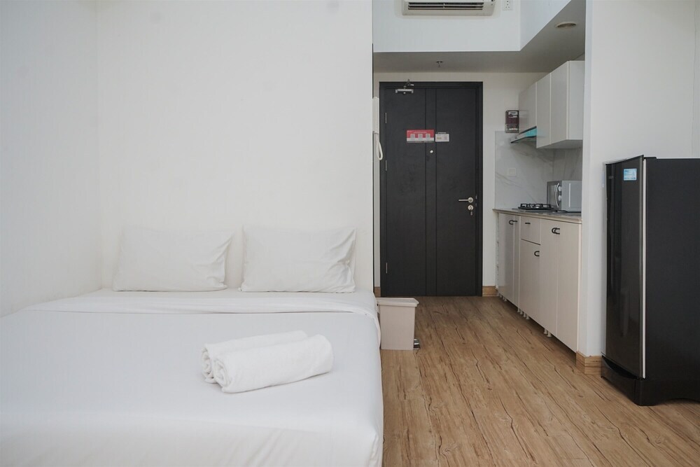 Legok: Fancy And Nice Studio Room At Casa De Parco Apartment