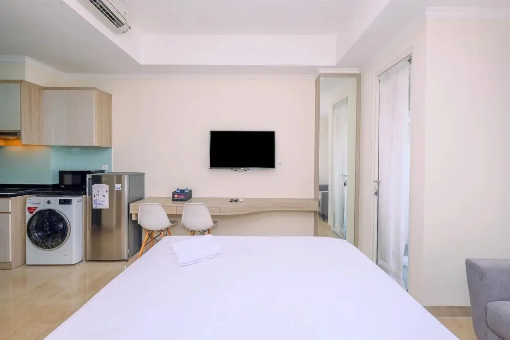 Джакарта: Nice And Strategic Studio At Menteng Park Apartment