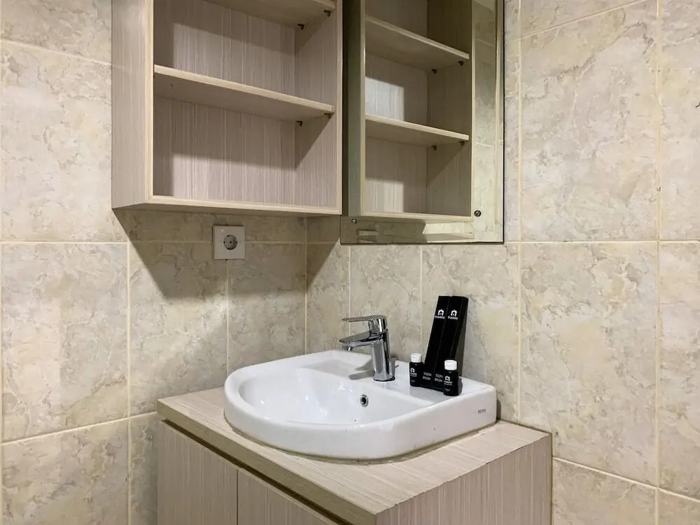 Джакарта: Cozy Studio At Tamansari The Hive Apartment
