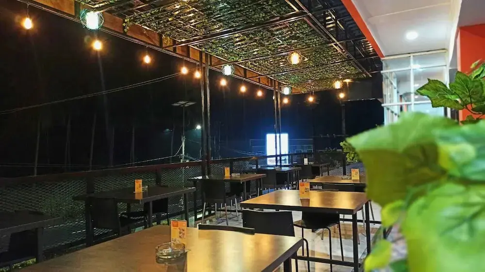 Вори: Mel's Inn Manado