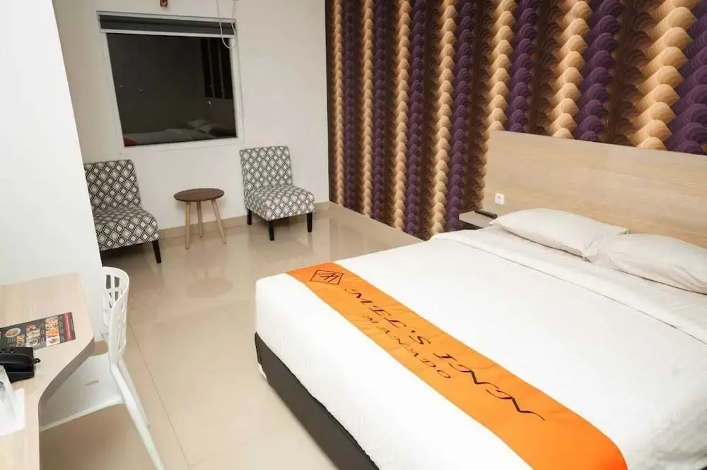 Вори: Mel's Inn Manado
