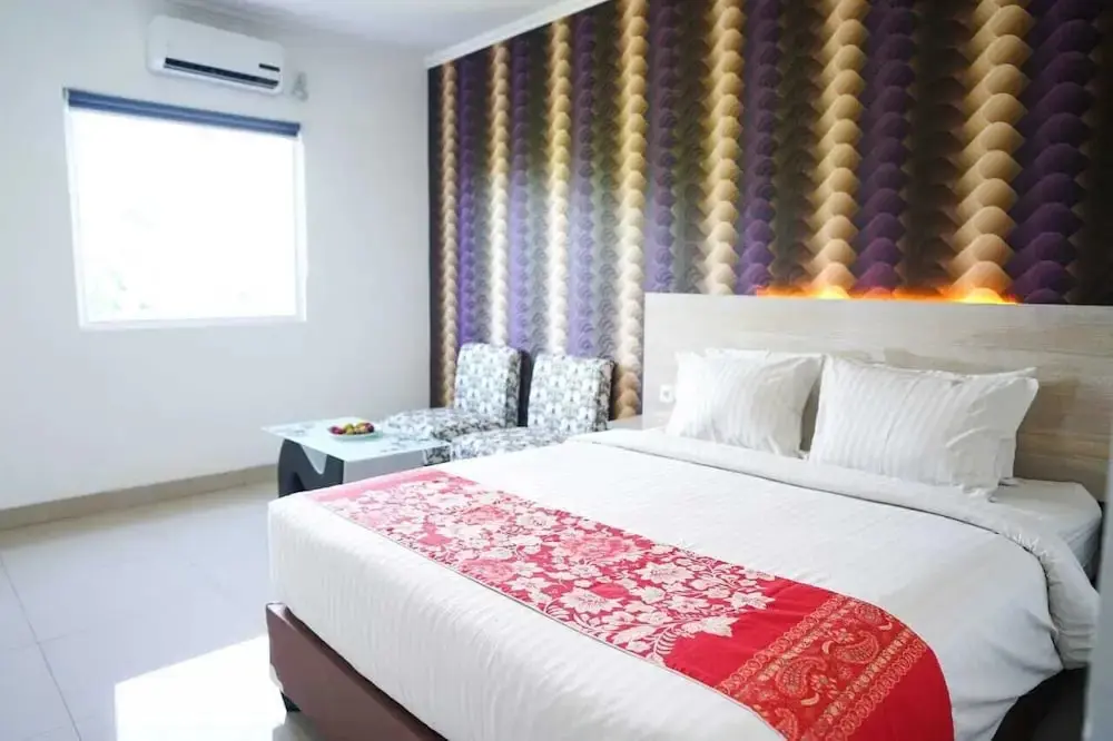 Вори: Mel's Inn Manado