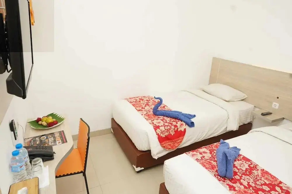 Вори: Mel's Inn Manado