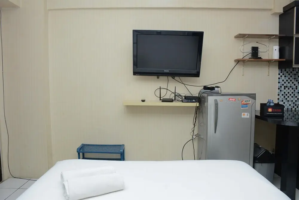 Minimalist Studio Room At Kebagusan City Apartment — фото 1
