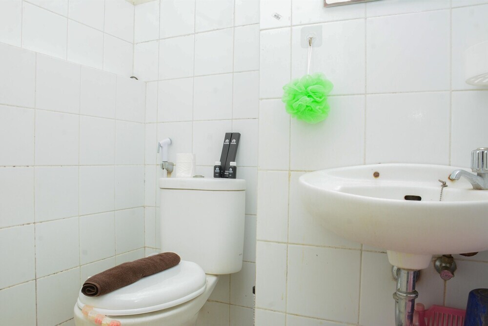 Джакарта: Minimalist Studio Room At Kebagusan City Apartment