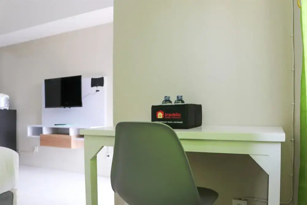 Бекаси: Simply Look Studio Room At Mont Blanc Bekasi Apartment