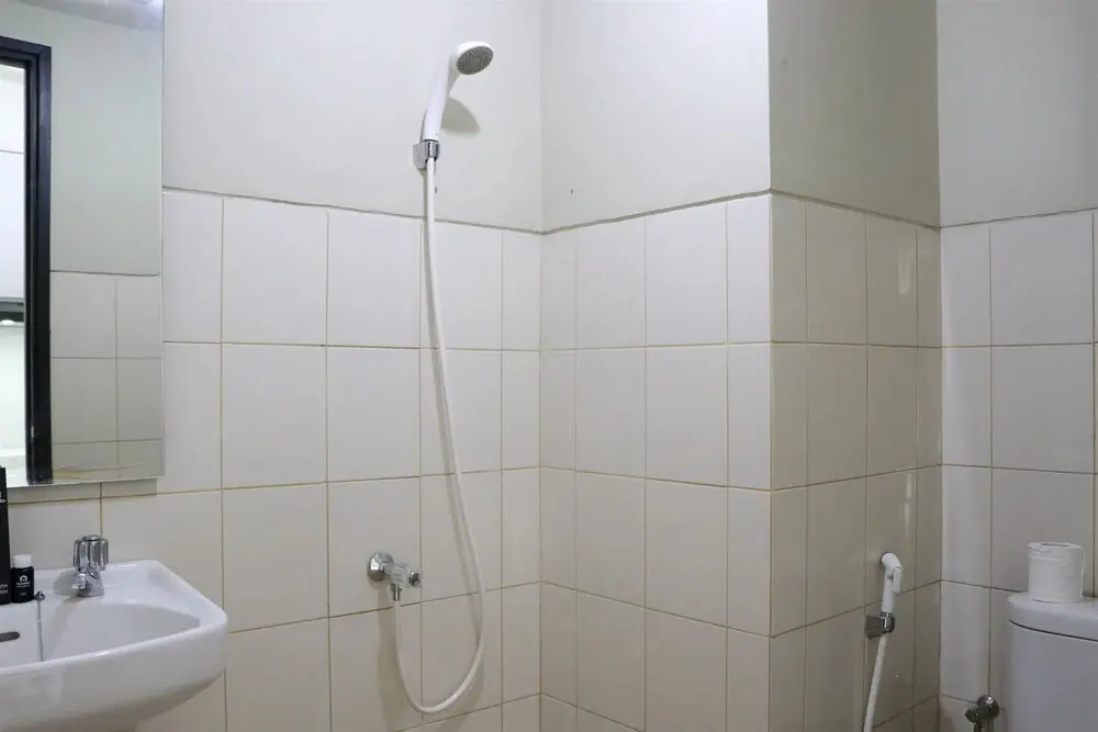 Бекаси: Simply Look Studio Room At Mont Blanc Bekasi Apartment
