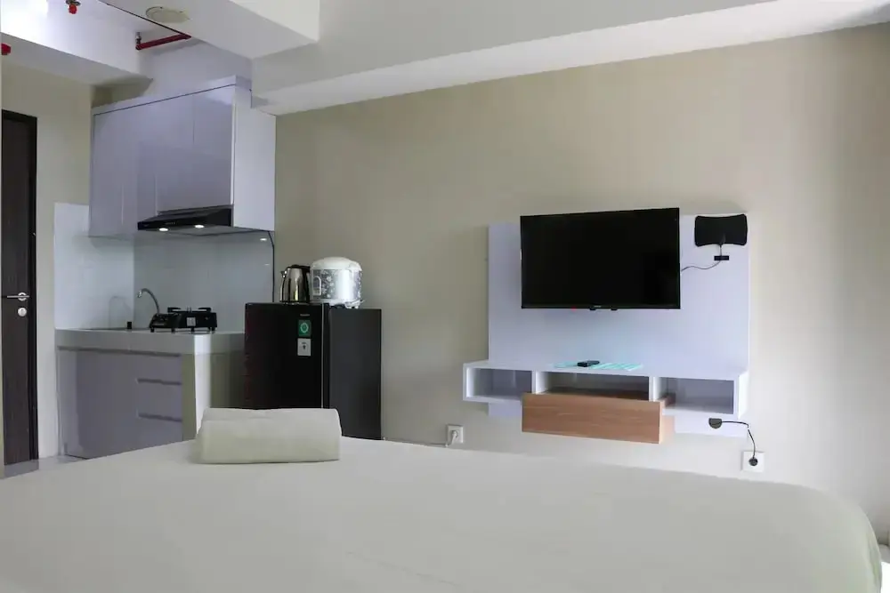 Бекаси: Simply Look Studio Room At Mont Blanc Bekasi Apartment