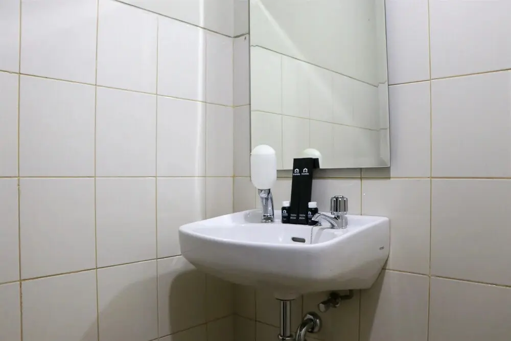 Бекаси: Simply Look Studio Room At Mont Blanc Bekasi Apartment