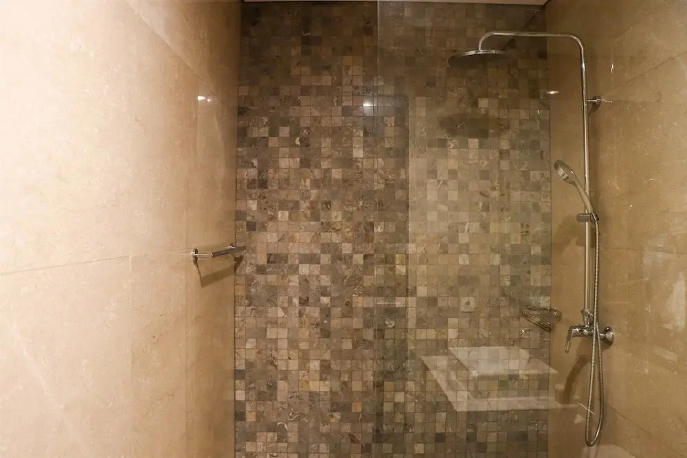 Джакарта: Spacious 3BR Apartment at Veranda Residence Puri