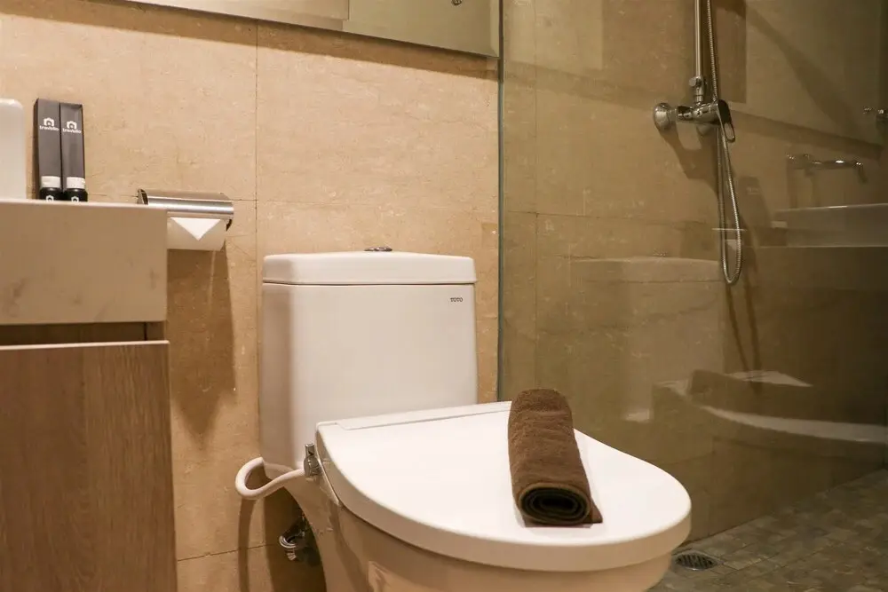 Джакарта: Spacious 3BR Apartment at Veranda Residence Puri