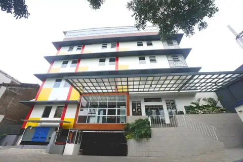 Front One Hotel Pasir Koja Bandung — фото 1