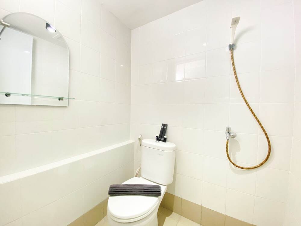 Джакарта: Modern Design And Cozy Studio At Bassura City Apartment