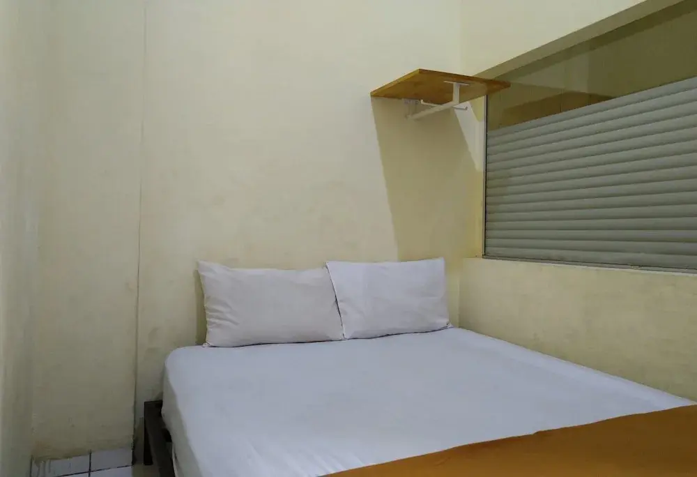 Джамби: OYO 3499 J8 Hotel