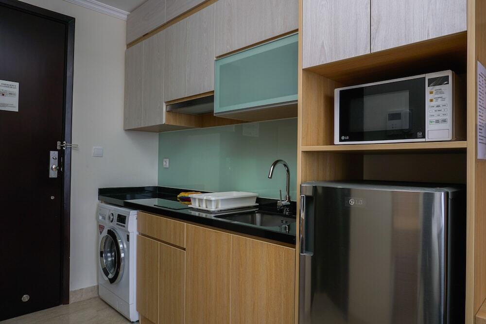 Джакарта: Elegant Studio at Menteng Park Apartment