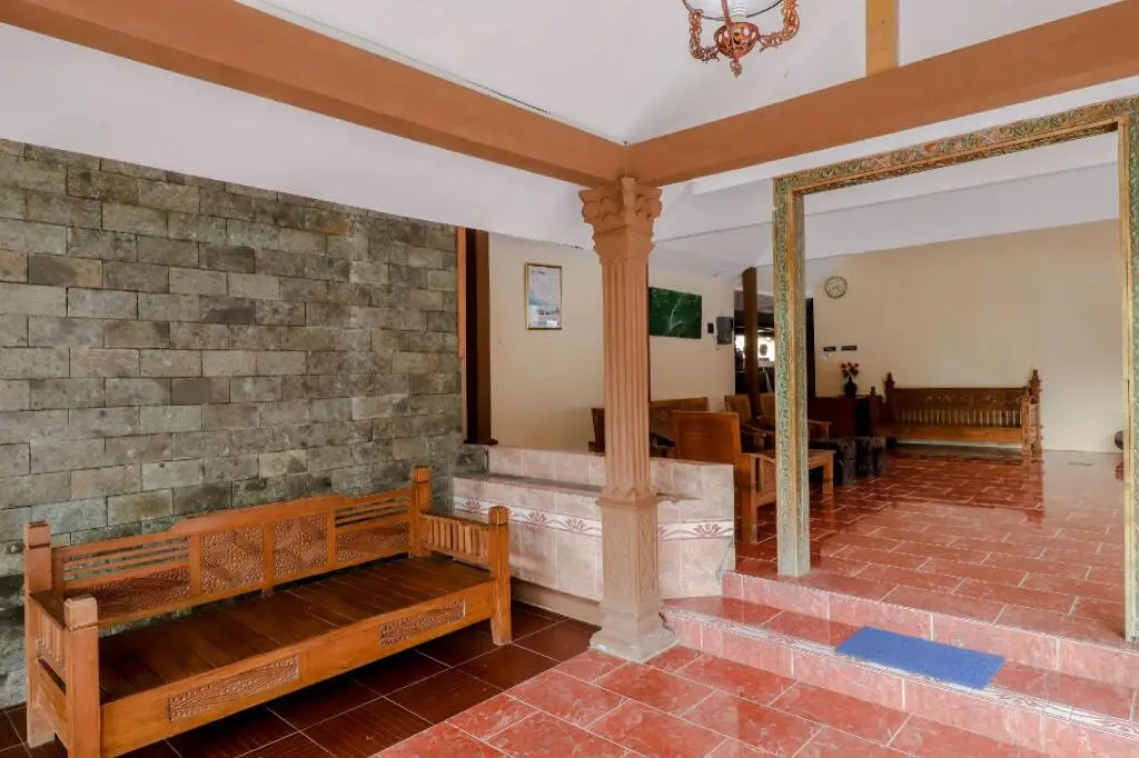 Парангтритис: Hotel Bintang Baron