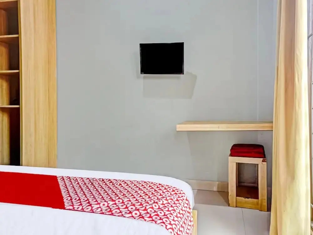 Джакарта: OYO 90738 Griya Dara Near Swimming Pool Essence Dharmawangsa JAKARTA