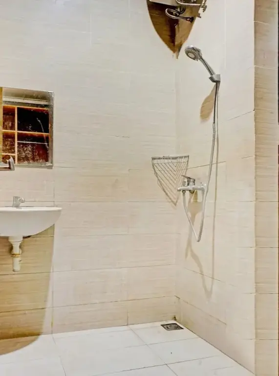 Джакарта: OYO 90738 Griya Dara Near Swimming Pool Essence Dharmawangsa JAKARTA