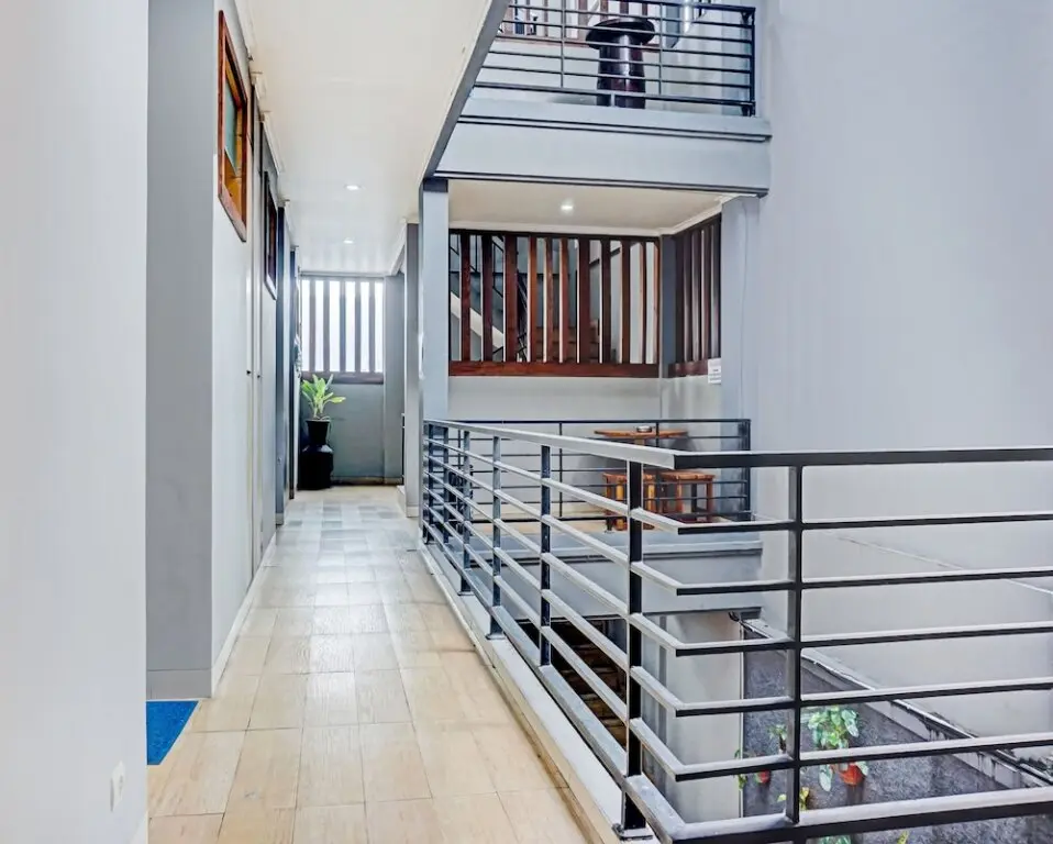 Джакарта: OYO 90738 Griya Dara Near Swimming Pool Essence Dharmawangsa JAKARTA