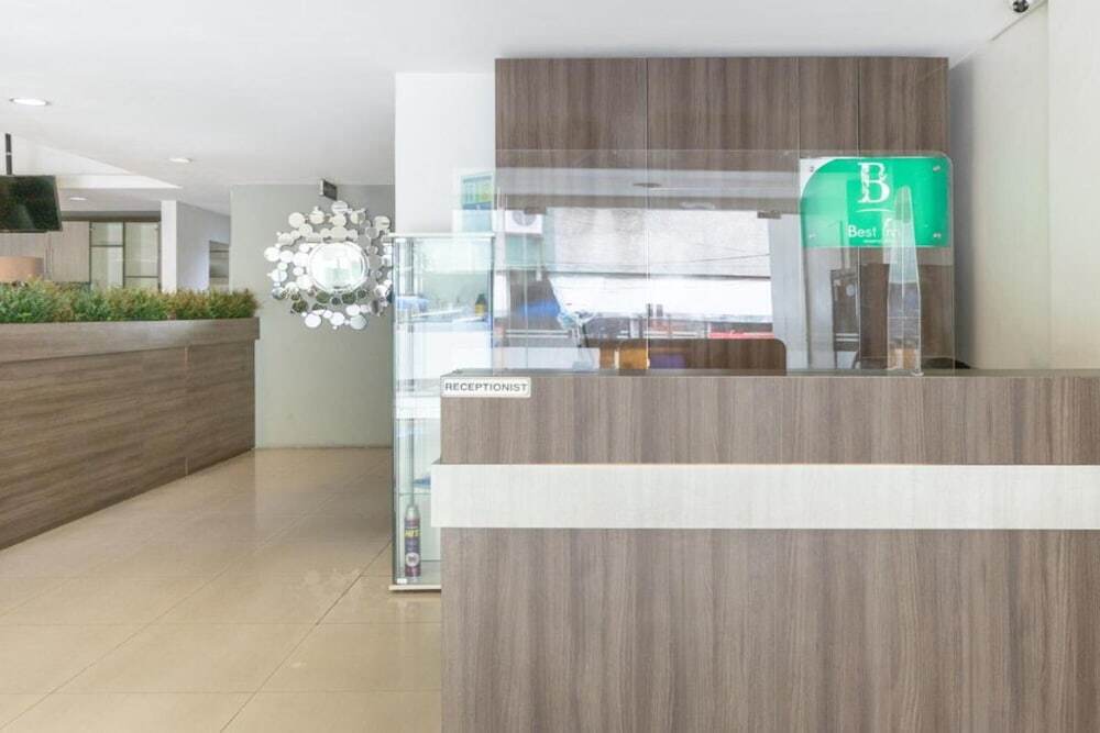 Джакарта: OYO 3811 Best Inn Hotel