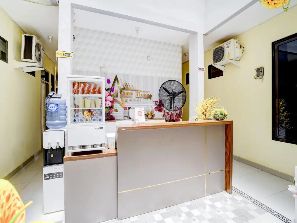 Чиребон: OYO 90052 Star House