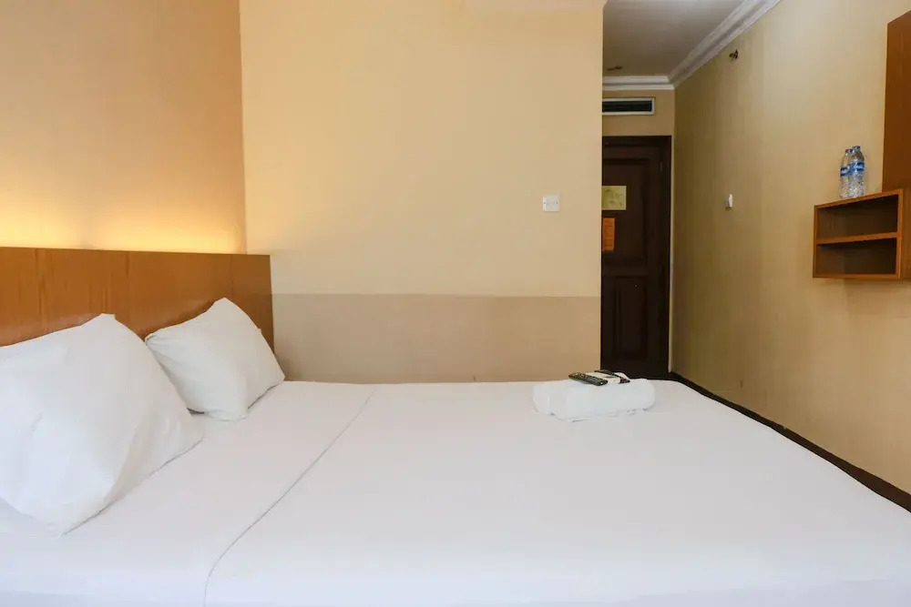 Бандунг: Homey Studio Room No Kitchen At Grand Setiabudi Apartment