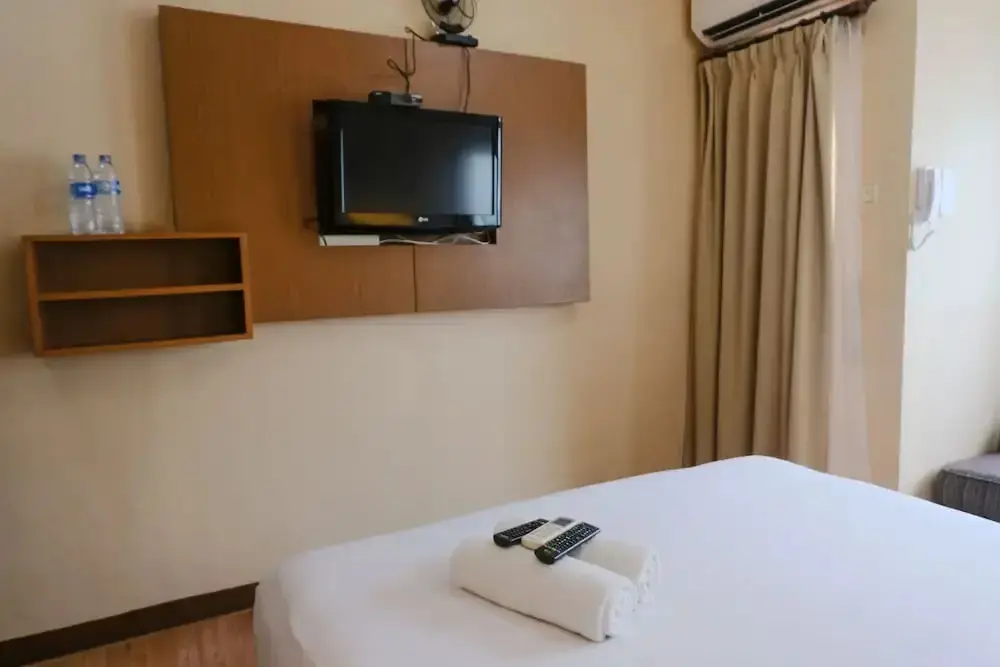 Бандунг: Homey Studio Room No Kitchen At Grand Setiabudi Apartment