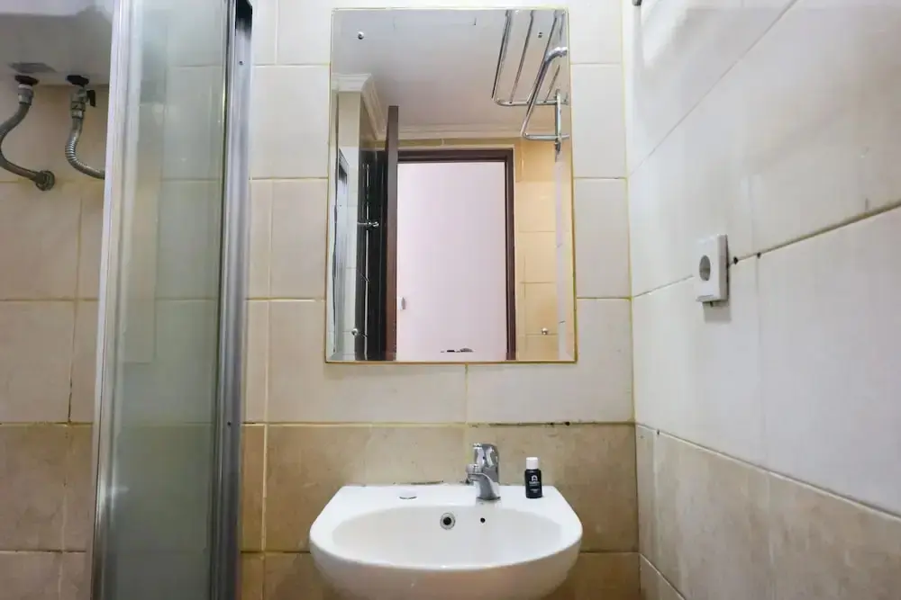Бандунг: Homey Studio Room No Kitchen At Grand Setiabudi Apartment