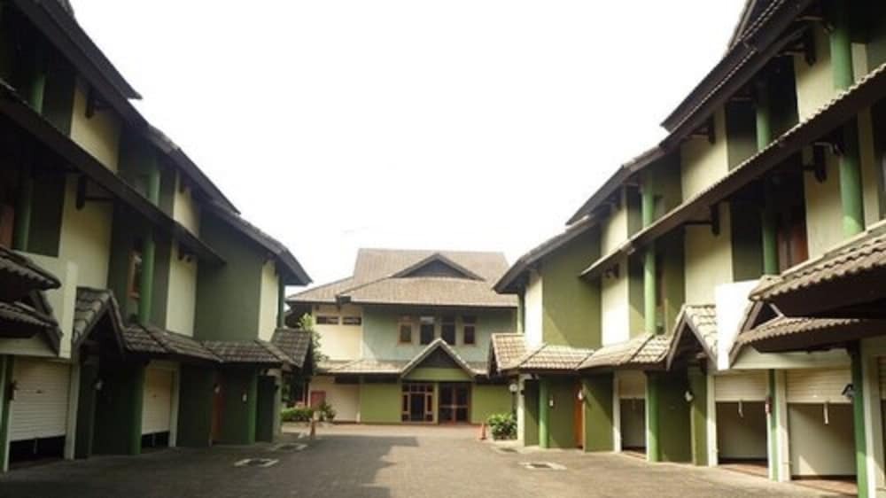 Джакарта: Pondok Tirta Sentosa