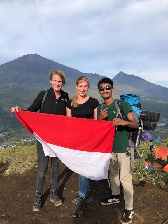 Сенару: Rinjani Houseboon