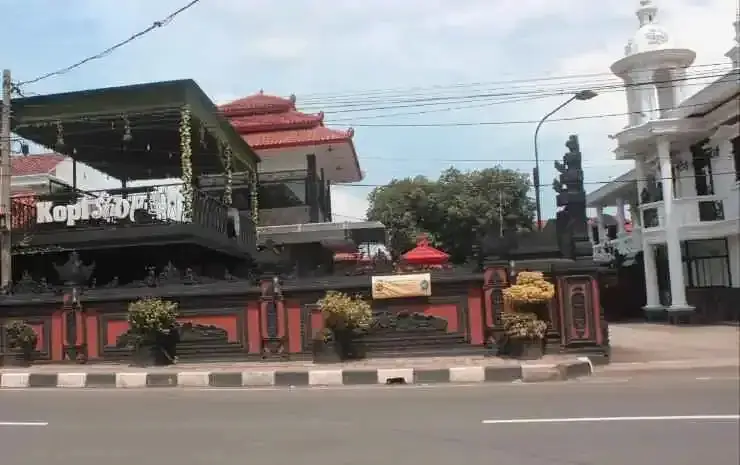 Караванг: Abah Hotel