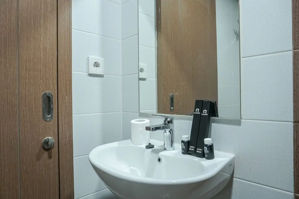 Джакарта: Minimalist And Comfy Puri Orchard Studio Apartment