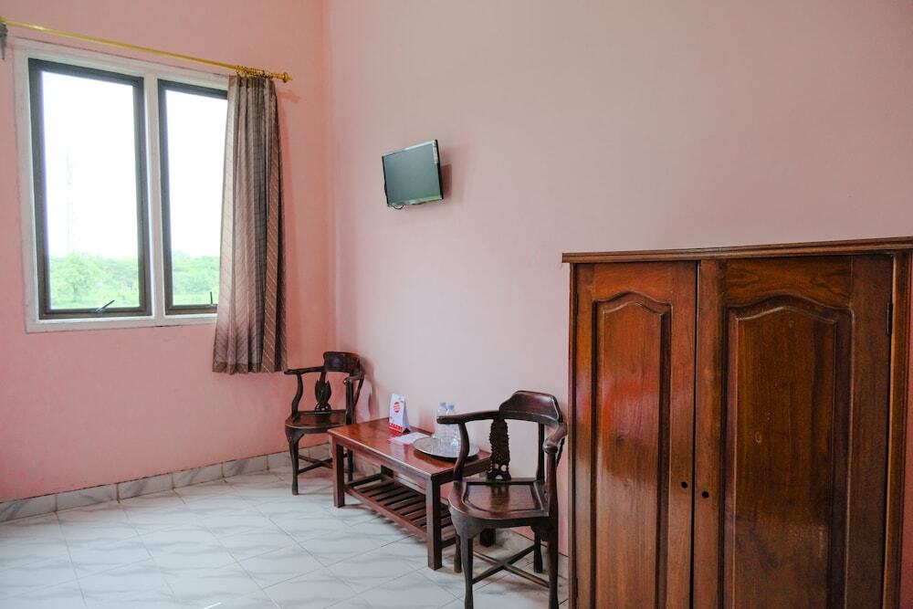 Нганджук: Hotel Istana Family by OYO Rooms