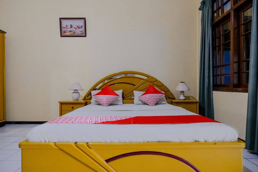 Нганджук: Hotel Istana Family by OYO Rooms