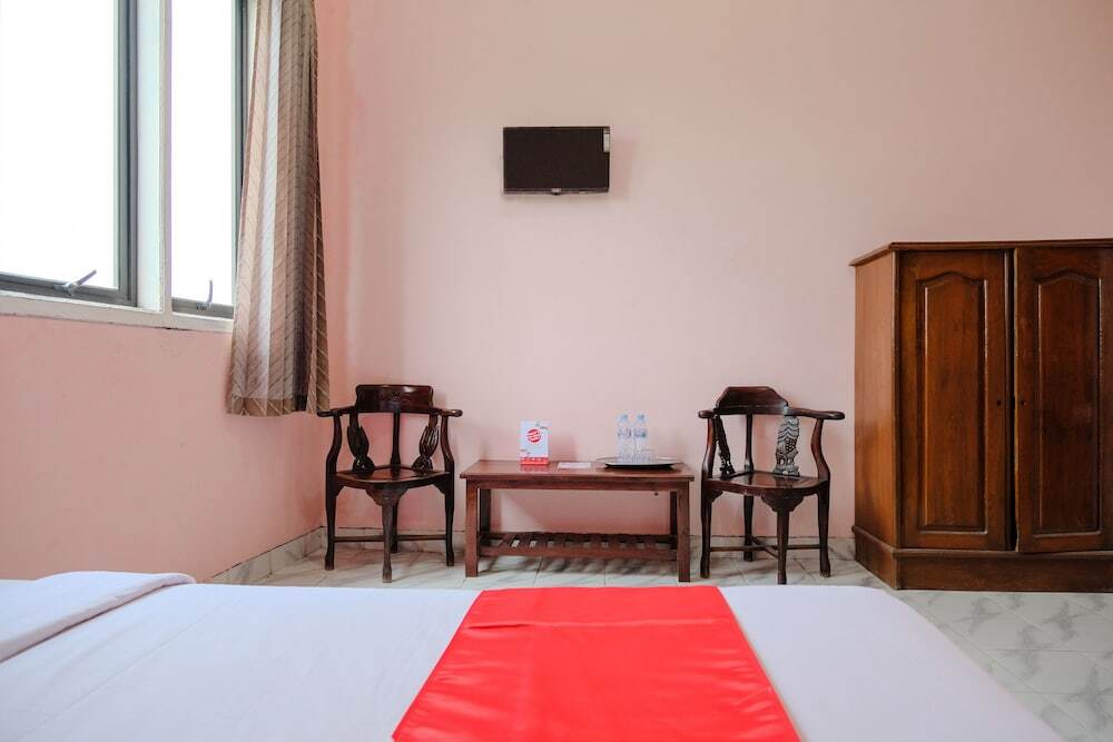Нганджук: Hotel Istana Family by OYO Rooms