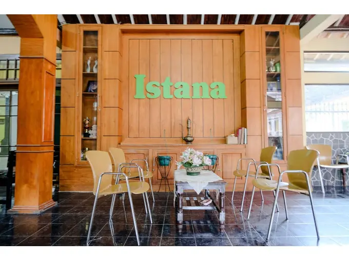 Нганджук: Hotel Istana Family by OYO Rooms
