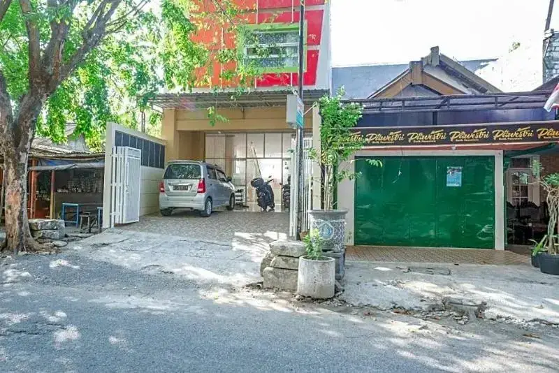 Penginapan Keluarga Syariah by OYO Rooms — фото 1