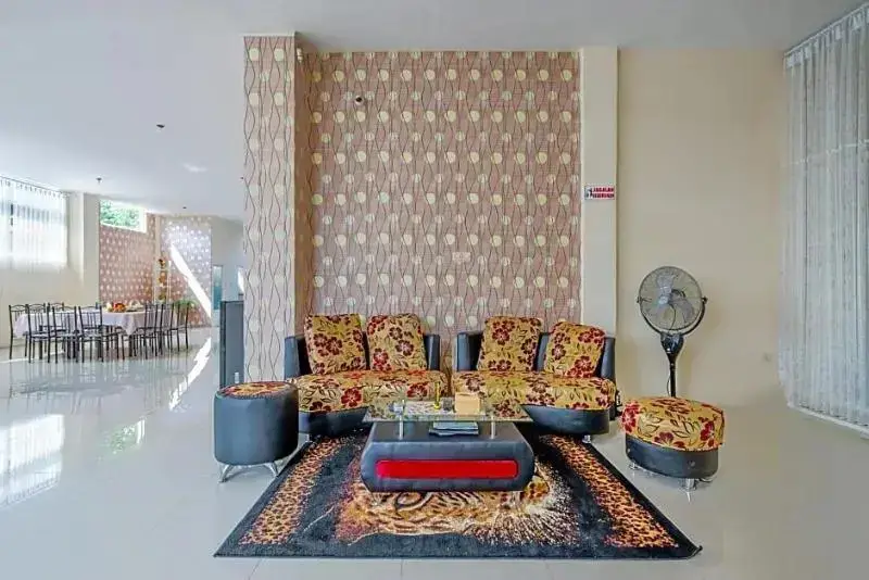 Ламонган: Penginapan Keluarga Syariah by OYO Rooms