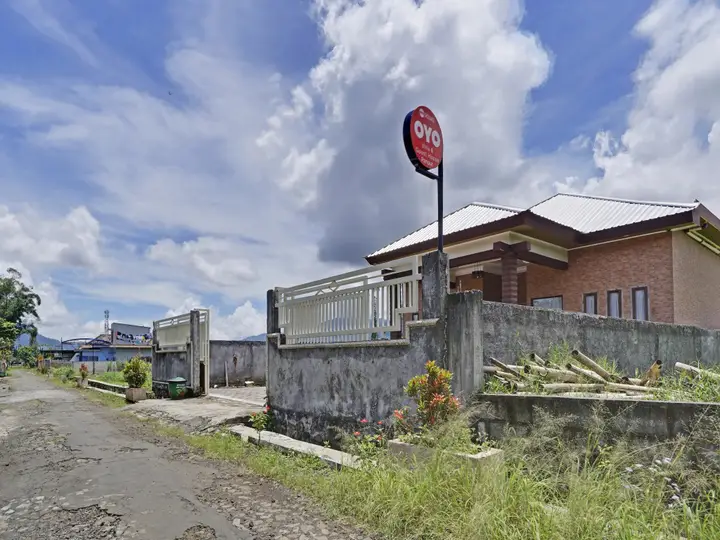 Бату: Villa & Guest House Panput By OYO