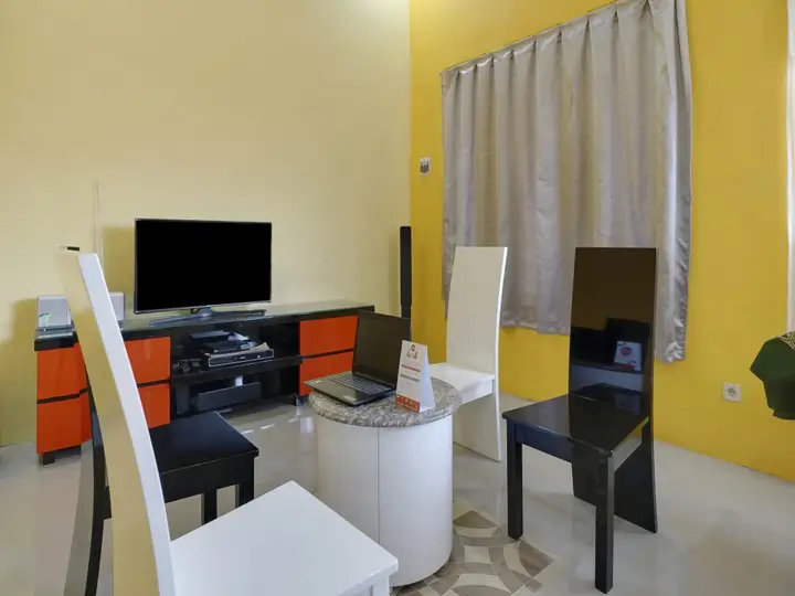 Бату: Villa & Guest House Panput By OYO
