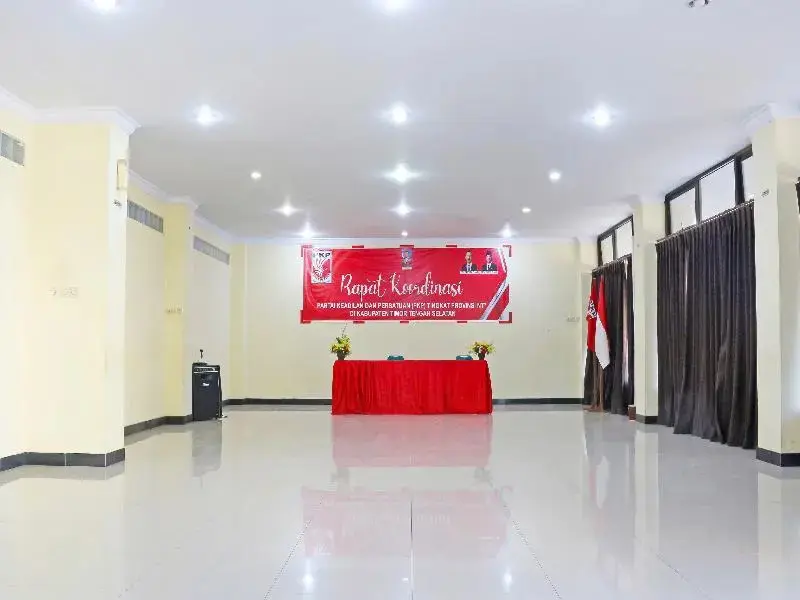 Сое: Collection O 91517 Hotel Gajah Mada Soe