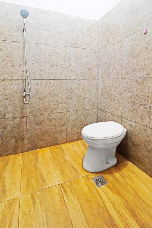 Джамби: SPOT ON 91222 Kanjeng Mami Homestay Syariah