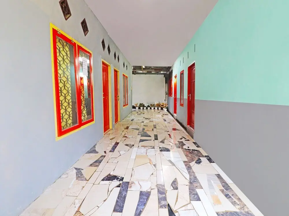 Джамби: SPOT ON 91222 Kanjeng Mami Homestay Syariah