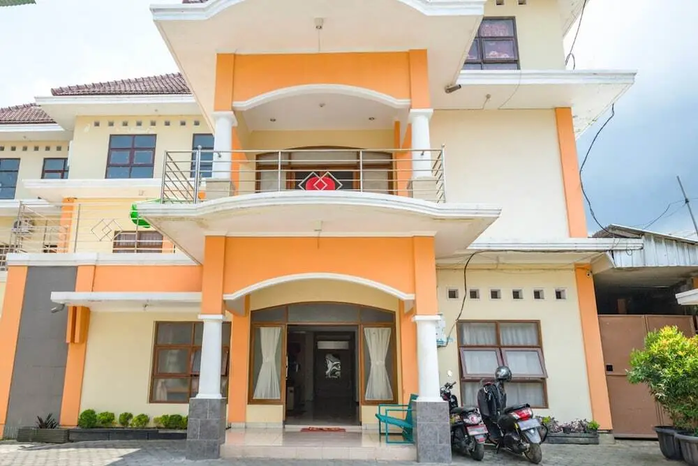 Маланг: Hasanah Guest House Gajayana by Reddoorz