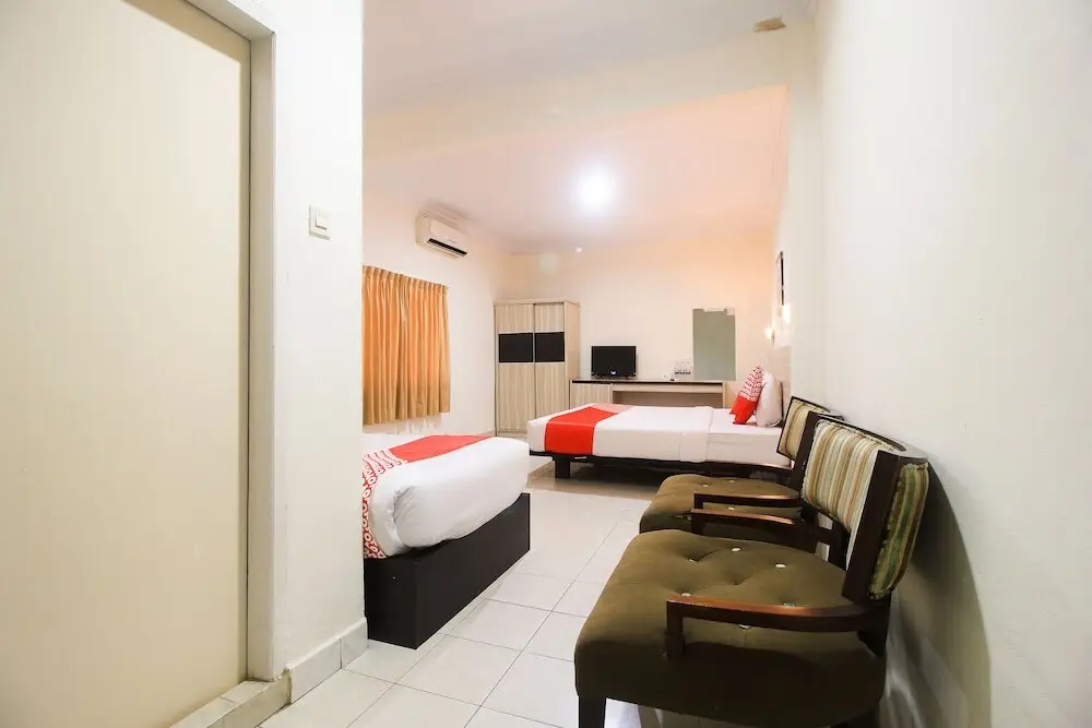 Пеканбару: Oyo 1298 Dlira Syariah Hotel