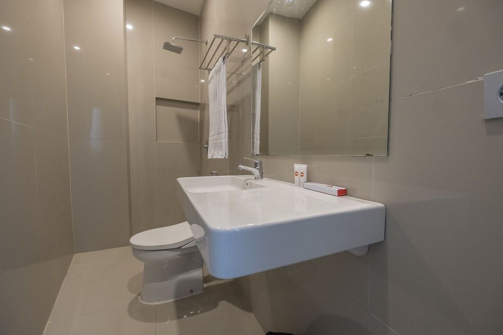 Макассар: OYO 1679 Hotel Century Makassar