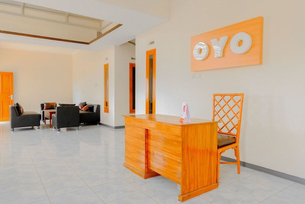 Бату: OYO 605 Queen Homestay