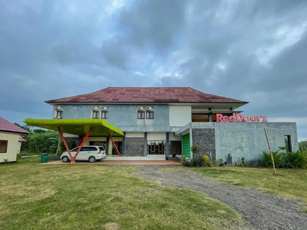 Jerowaru: RedDoorz @ Jalan Raya Kuta Lombok Mandalika