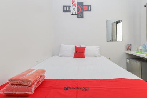 Сурабая: RedDoorz Plus At K23 Rungkut Madya