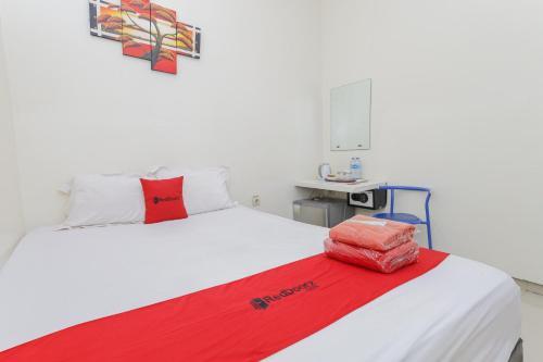 Сурабая: RedDoorz Plus At K23 Rungkut Madya
